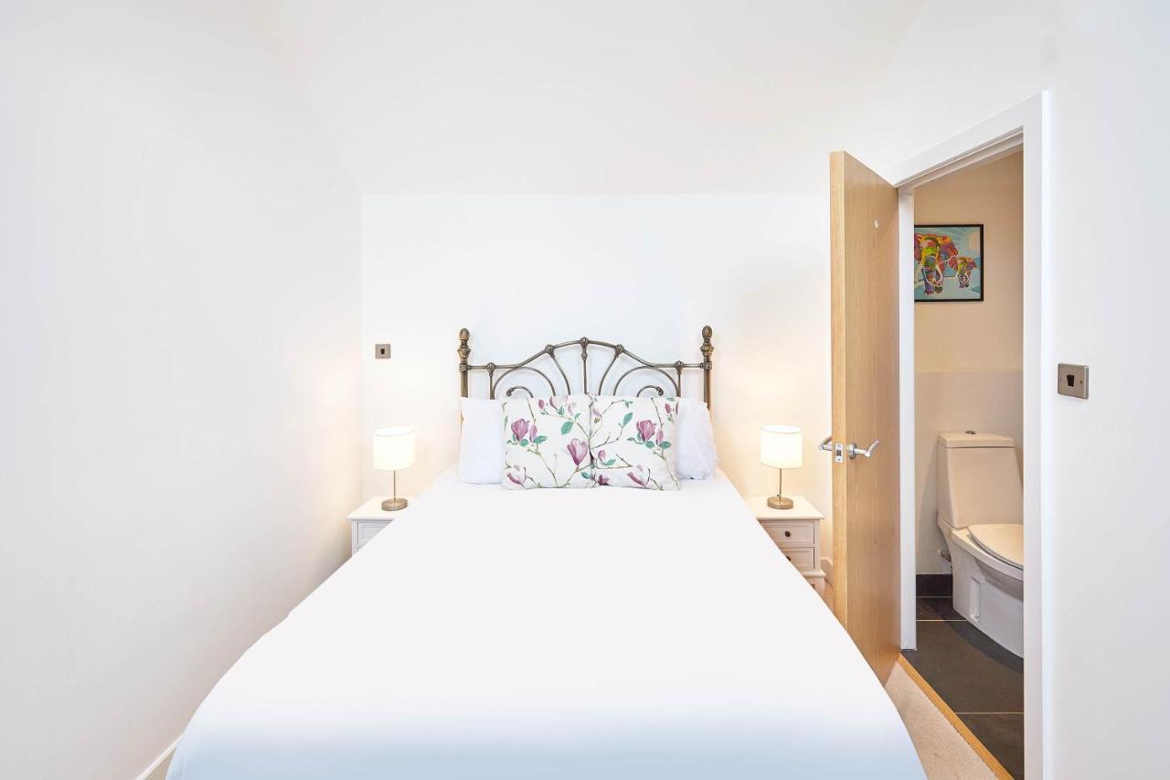 Host & Stay - Penthouse Pad Scarborough Bagian luar foto