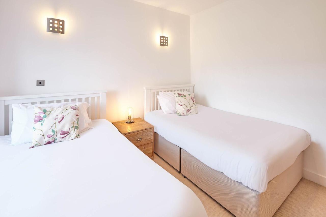 Host & Stay - Penthouse Pad Scarborough Bagian luar foto