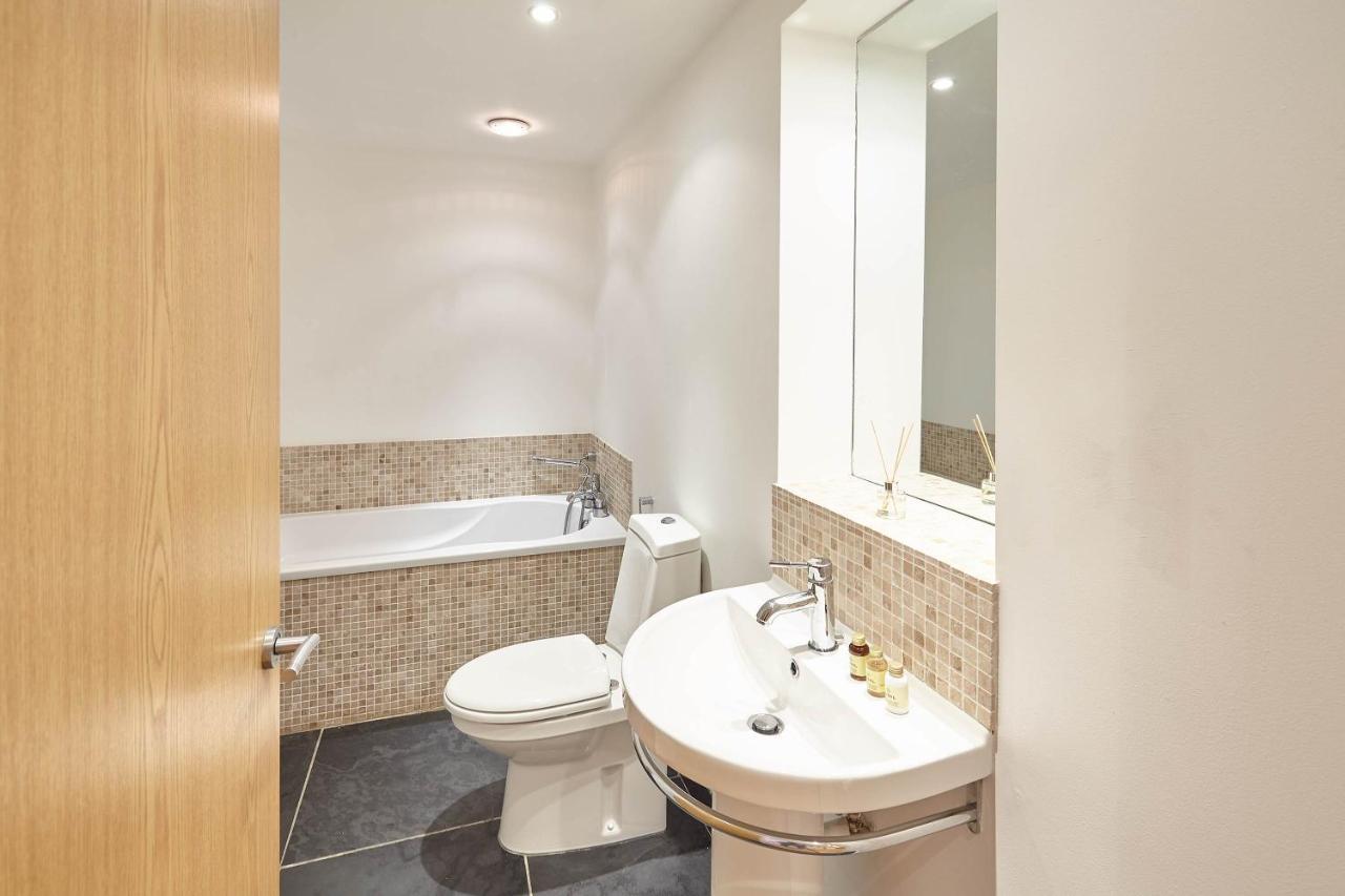 Host & Stay - Penthouse Pad Scarborough Bagian luar foto